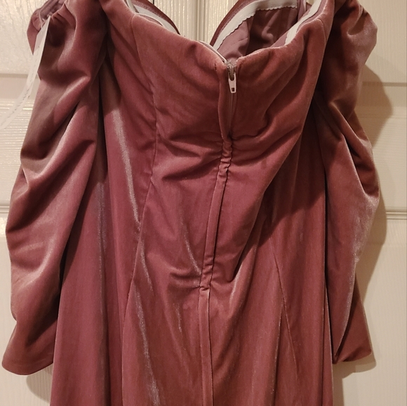 ALLURE STYLE 1667 OFF SHOULDER VELVET BRIDESMAID DRESS NWT - Picture 3 of 5